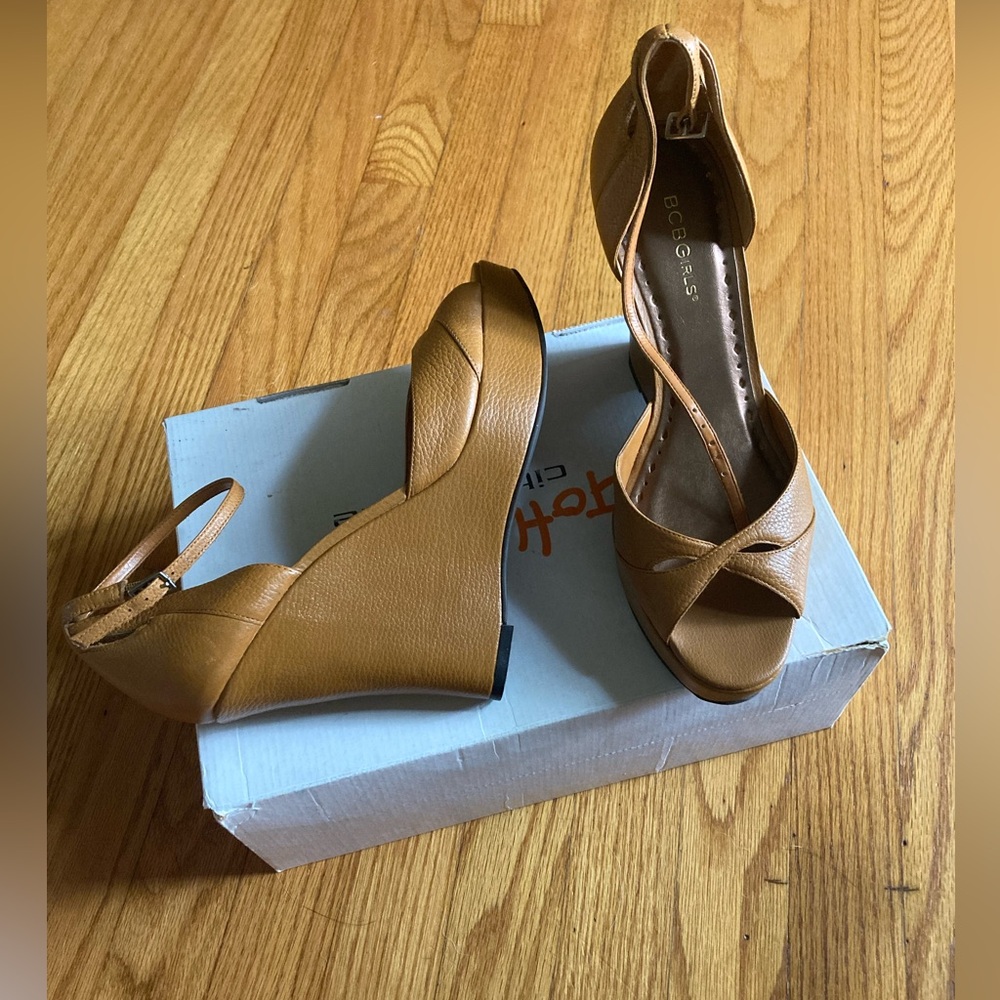 BCBG girls platform wedge NEW Sz 10